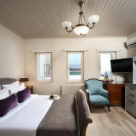 Meroddi Galata Flats